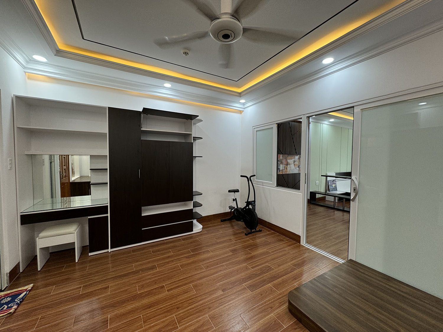 Siêu phẩm Hầm, 4Lầu, ST, thang máy (4,75x17=80,75m2) full nội thất cao cấp đường nội bộ 12m khu VIP 3 tháng 2